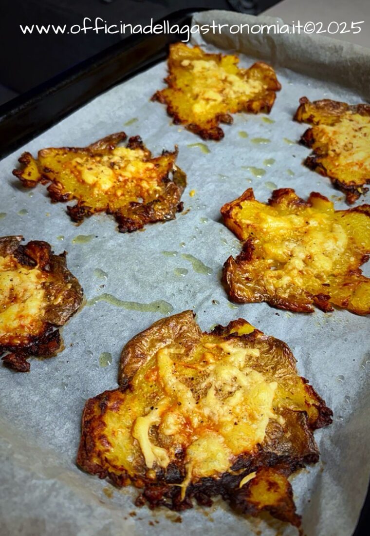 Patate schiacciate al forno