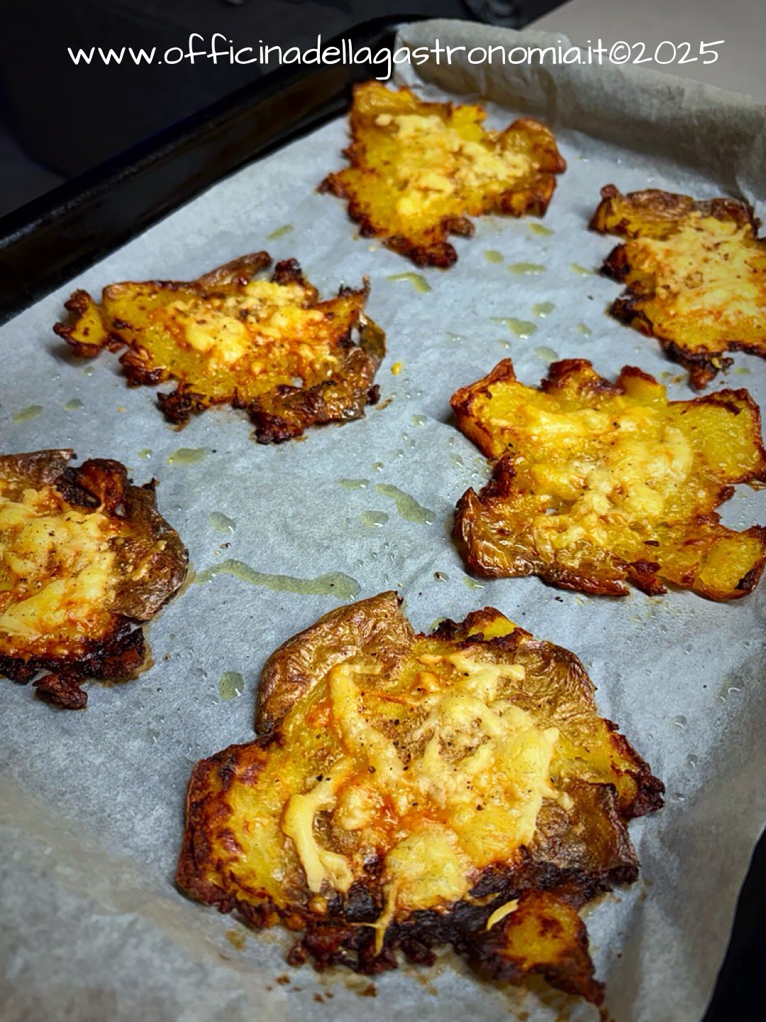 Patate schiacciate al forno